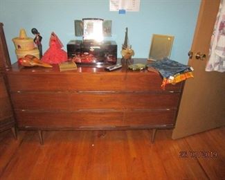 MID CENTURY MODERN DRESSER