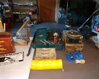 Garage: Small Tool Box w/Tools
