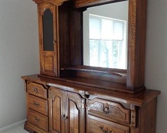 dresser w/mirror