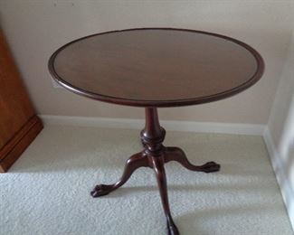 pair of these Victorian type claw foot tables