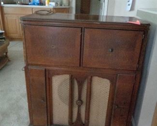 vintage radio/record player combo