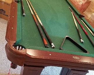 POOL TABLE WITH CUES