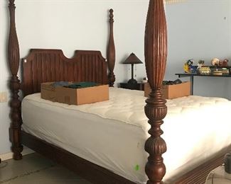 Four Poster Queen Size Bed