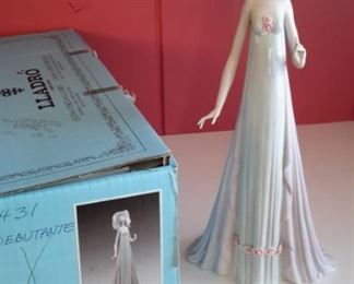 Lladro 1431 "The Debutante" with box. Like new...no cracks, chips or crazing.