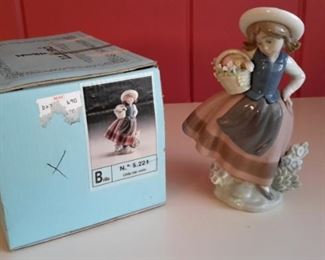 Lladro "Sweet Scent" with box. Like new...no cracks, chips or crazing.