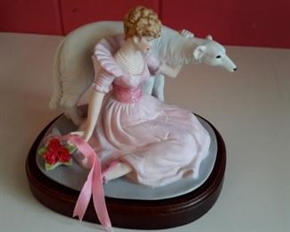 ICART figurine from The Heirloom Collection, "1914 Coursing" on wood base, like new with no chips or cracks.