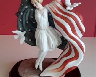ICART Figurine from The Heirloom Collection, "1927 Miss America". Damaged (missing finger), no box.