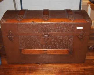 Nice Vintage Humpback Trunk