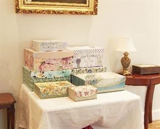 NIce Antique Oil Painting of Flowers in Gilt Frame