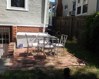 Out door dining, square table and four chairs. Needs TLC