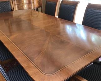 Henredon Dining Room Table with leaves and table cover.  Table is in great condition.