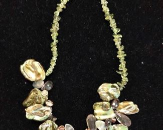 Mother of pearl necklace, peridot