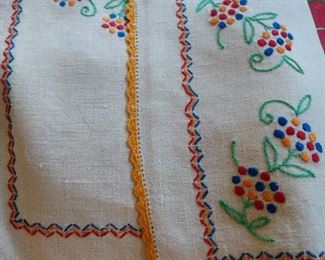 VINTAGE HAND-STITCHED LINENS