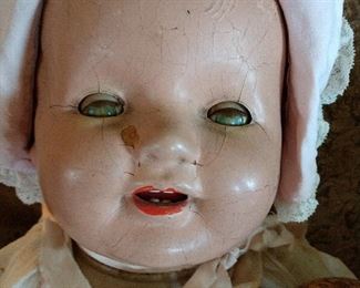 CLOSE-UP....OLD DOLLS