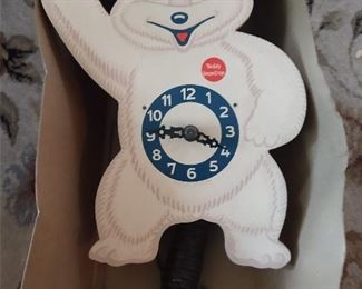 VINTAGE WOODEN TEDDY SNOW CROP CLOCK....EYE MOVE BACK & FOURTH!!