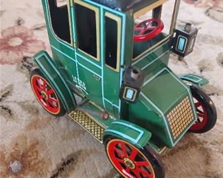 VINTAGE TIN TOY CAR MODEL T