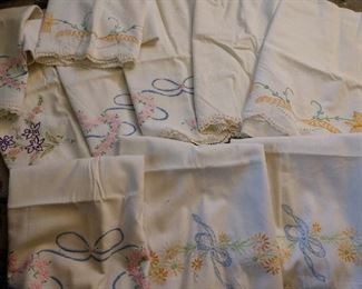 VINTAGE EMBROIDERED PILLOW CASES