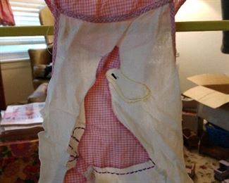 VINTAGE CHILDS EMBROIDERED SMOCK