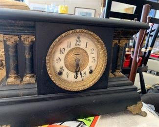 old time vintage mantle clock