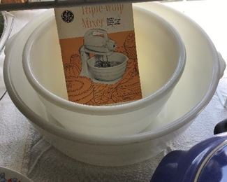 Vintage GE Milk Glass Mixing Bowls