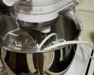 KitchenAid mixer, white - in EXCELLENT condition!  Includes wire whip, enamel beater, and splash shield.