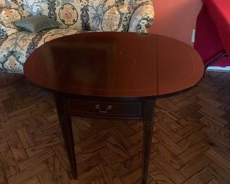 #7		oval drop side end table w drawer 18-36x28x29	 $75.00 
