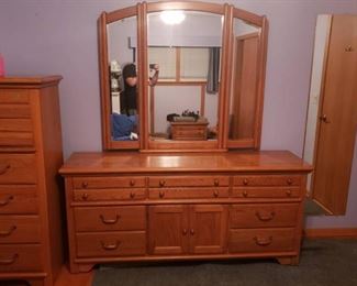 Lexington (6) Drawer Dresser Mirror