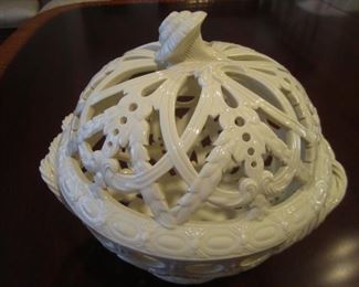 WEDGEWOOD COVERED DISH