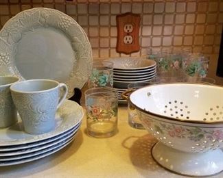 Green Woodberry Dishes