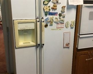 Refrigerator / freezer - works great 