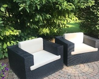 OUTDOOR BLACK ARM CHAIRS WITH CUSHIONS