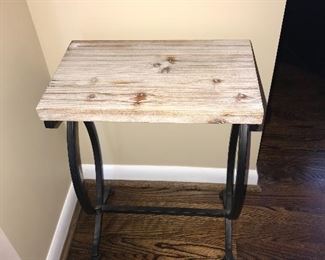 SIDE / END TABLE