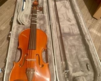 YAMAHA V5 4/4 VIOLIN WITH CASE AND BOW