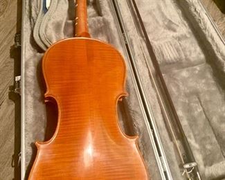 YAMAHA V5 4/4 VIOLIN WITH CASE AND BOW