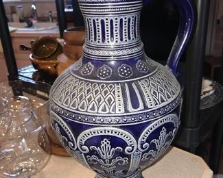 VINTAGE BLUE AND WHITE PORCELIAN VASE 