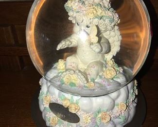 WESTLAND DREAMSICLES THE ROSE CHERUB ANGEL MUSICAL WATER GLOBE 