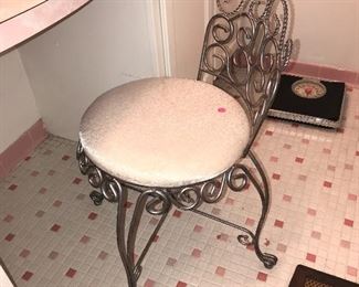 VANITY CHAIR