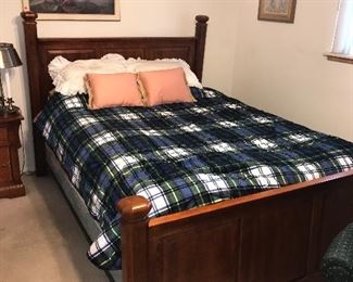 VINTAGE QUEEN SIZE BED