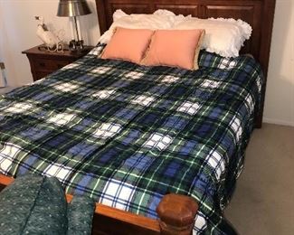 VINTAGE QUEEN SIZE BED