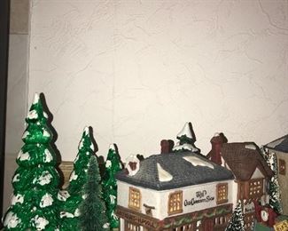 DEPARTMENT 56 VILLAGE HERITAGE HOUSES AND  ACCESSORIES