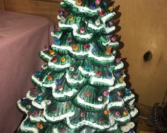 VINTAGE CERAMIC CHRISTMAS TREE 