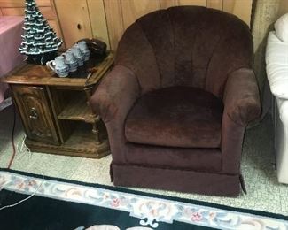 VINTAGE ARM CHAIR