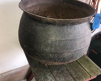 PLANTER POT