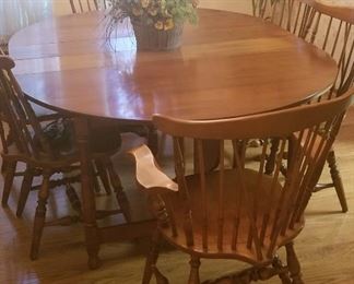 Beautiful hard rock maple dining room suit with HEIRLOOM chairs & extra leaves