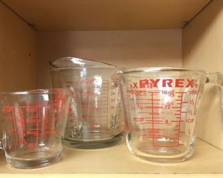 Glass measuring cups
