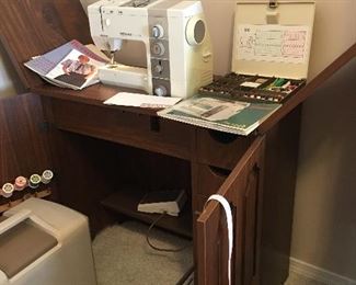Bernina 930 sewing machine in cabinet