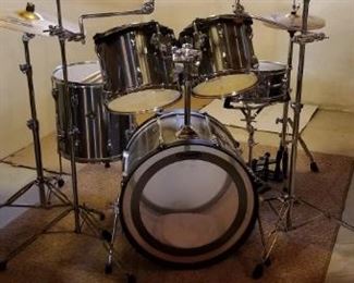 11 piece Tama Rockstar drum kit