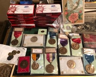COLLECTION OF MEDALS 