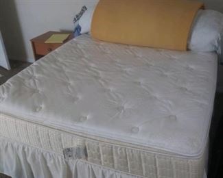 2 queen beds in very clean, like new condition $40 each