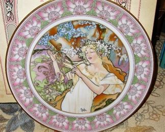 ALPHONSE MUCHA COLLECTORS PLATE WITH COA AND ORIGINAL BOX